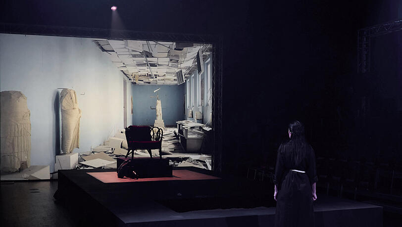 "Searching for Zenobia" von Lucia Ronchetti in der Muffathalle. "Searching for Zenobia" von Lucia Ronchetti in der Muffathalle.