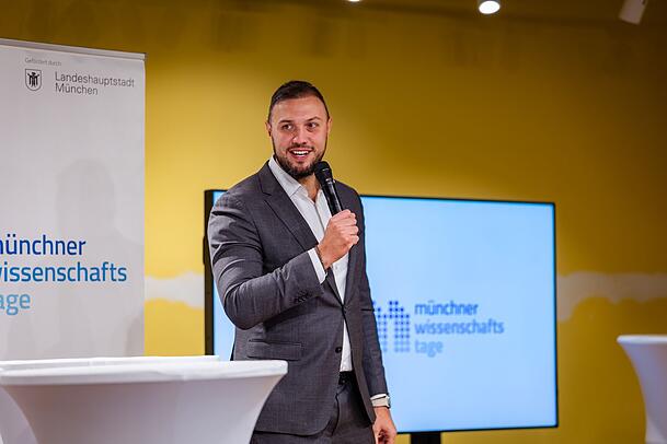 Vladimir Tinchev ist Centermanager des Forums Schwanthalerhöhe. "Shoppingcenter haben eine Zukunft, aber der Mietermix wird sich ändern", ist er sich sicher.