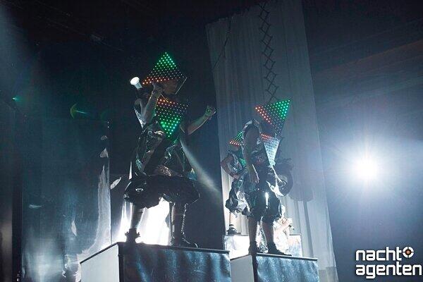 Hip-Hop a la Deichkind. Bilder von der fulminanten Show am 23.11 im Zenith in München.