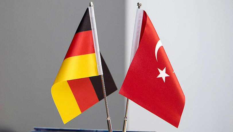 Der türkische EU-Minister Ömer Celik kritisiert die Haltung in den Sondierungspapieren.