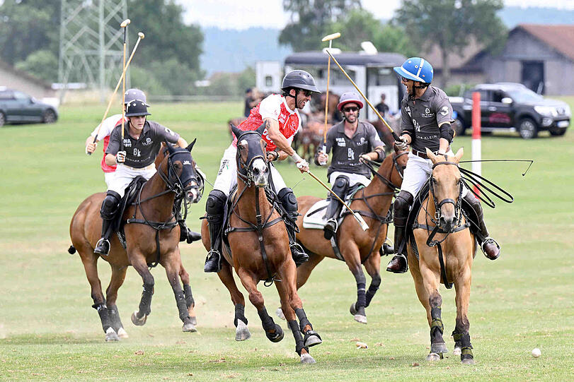 Helena Schoeller und ihr Mann Juan Martin Sarli luden zum Polo-Turnier nach Holzkirchen