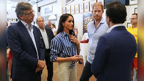 Harry und Meghan im Gespr&auml;ch mit Elon Zizer, der den Anschlag am Bondi Beach &uuml;berlebt hat.