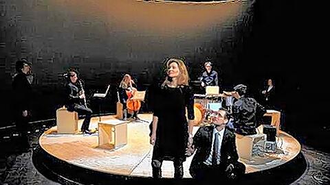 Spätmoderne Oper mit fünf Instrumentalisten und zwei Sängern: Tenor Manuel Warwitz (re.), Sopranistin Silke Warwitz.