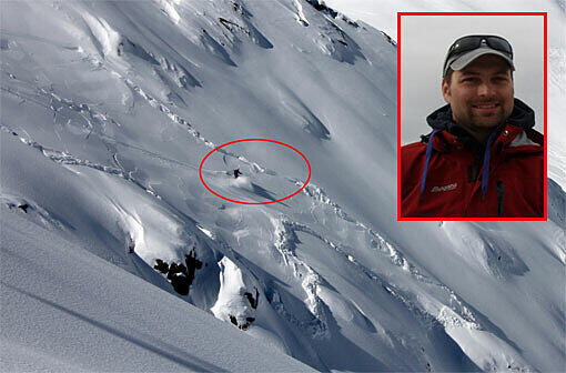 Unheimliche Naturgewalt: Diese Aufnahme zeigt, wie der erfahrene Skifahrer Martin Hesse (roter Kreis und Bild) von der Lawine erfasst wird. Der 33-Jährige Darmstädter lebt mittlerweile in Kitzbühel und arbeitet als Unternehmensberater.