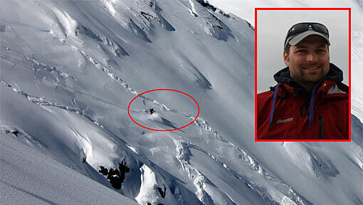 Unheimliche Naturgewalt: Diese Aufnahme zeigt, wie der erfahrene Skifahrer Martin Hesse (roter Kreis und Bild) von der Lawine erfasst wird. Der 33-Jährige Darmstädter lebt mittlerweile in Kitzbühel und arbeitet als Unternehmensberater. Unheimliche Naturgewalt: Diese Aufnahme zeigt, wie der erfahrene Skifahrer Martin Hesse (roter Kreis und Bild) von der Lawine erfasst wird. Der 33-Jährige Darmstädter lebt mittlerweile in Kitzbühel und arbeitet als Unternehmensberater.