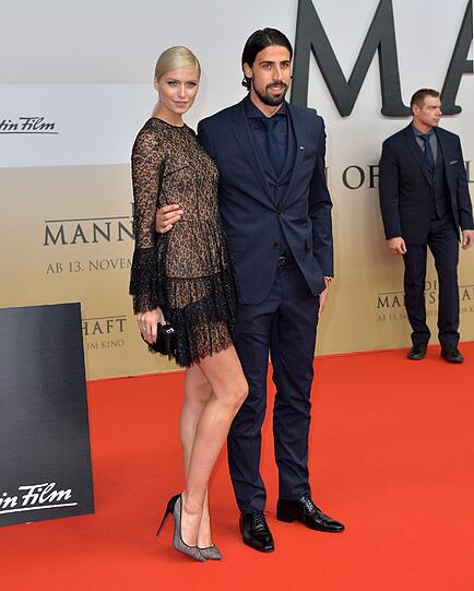 Premiere von "Die Mannschaft": Die DFB-Elf zeigt ihre heißen Spielerfrauen auf dem roten Teppich. Die Bilder mit Lena Gercke, Ann-Kathrin Brömmel, Cathy Fischer, Lisa Müller, Lisa Rossenbach