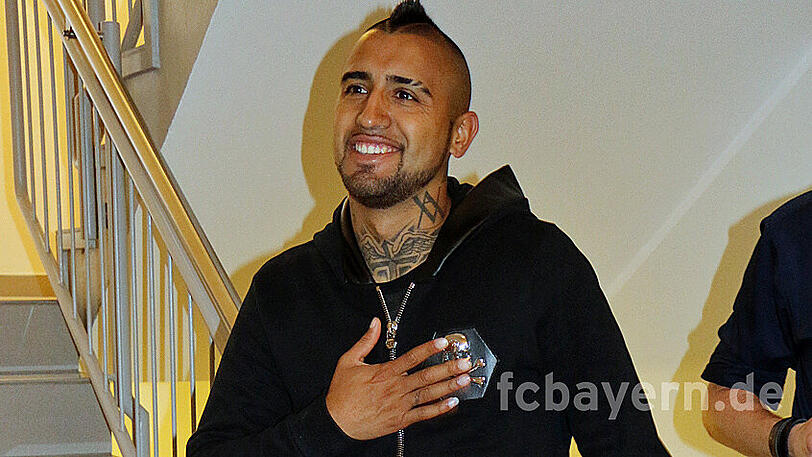 Der "Krieger" ist da: Arturo Vidal hat beim FC Bayern München einen Vierjahresvertrag unterschrieben. Klicken Sie sich durch die Bilderstrecke von Vidals ersten Tagen in München.