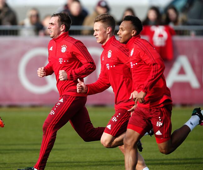 Bilder vom Abschlusstraining des FC Bayern vor dem Abflug nach Katar.