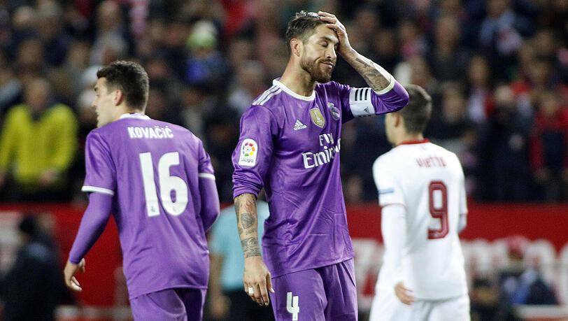 "Gibt's doch nicht". Sergio Ramos bei der Niederlage Reals gegen Sevilla. "Gibt's doch nicht". Sergio Ramos bei der Niederlage Reals gegen Sevilla.