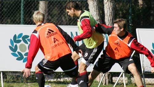Harte Einsätze, coole Sprüche: Neuzugang Stefan Reinartz (rechts) glänzt im Trainingslager in Belek. Harte Einsätze, coole Sprüche: Neuzugang Stefan Reinartz (rechts) glänzt im Trainingslager in Belek.