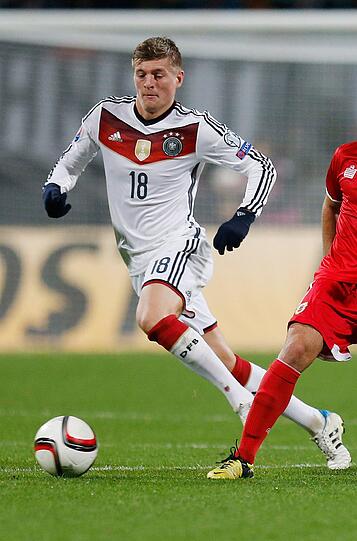 Toni Kroos - Note 3 - Wie immer der Taktgeber aus der Defensive. Versuchte es häufig mit Schüssen aus der Distanz, die aber meist weit übers Tor gingen.
