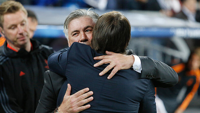 Auf Tuchfühlung: Carlo Ancelotti (hinten) und Antonio Conte. Auf Tuchfühlung: Carlo Ancelotti (hinten) und Antonio Conte.