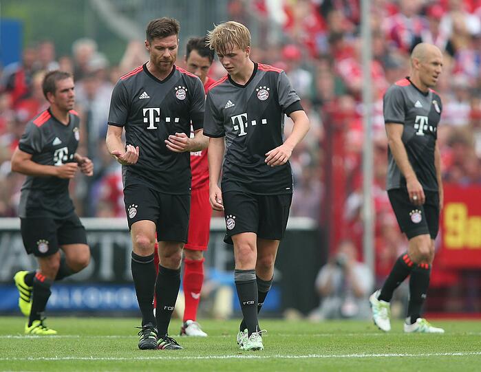 Ein entspannter Carlo Ancelotti, ein freundlicher Empfang für Rummenigge in der Heimat und ein Verletzungsschock für Arjen Robben &ndash; die Bilder vom Testspiel gegen den SV Lippstadt.