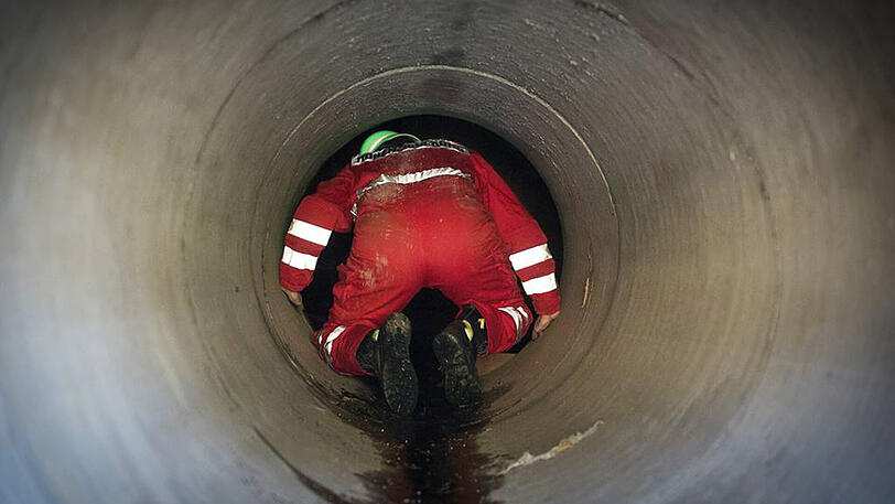 Zusammen mit der Feuerwehr suchte man die Schächte ab.