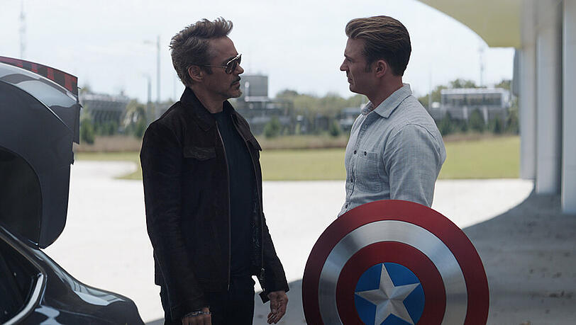 Tony Stark alias Iron Man (Robert Downey Jr., l.) und Steve Rogers alias Captain America (Chris Evans) in "Avengers: Endgame" Tony Stark alias Iron Man (Robert Downey Jr., l.) und Steve Rogers alias Captain America (Chris Evans) in "Avengers: Endgame"