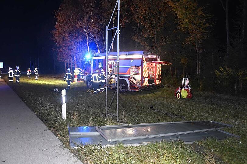 Nach ersten Erkenntnissen prallte ein 26-jähriger Münchner mit seinem Audi A8 von hinten auf den vorausfahrenden Nissan.