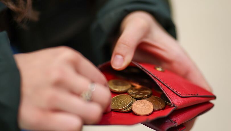 Höhere Preise machen Verbraucherinnen und Verbrauchern zu schaffen.