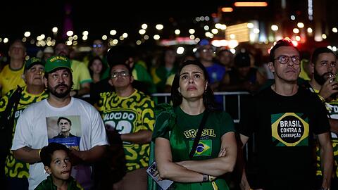 Anh&auml;nger des rechten Herausforderers Fl&aacute;vio Bolsonaro reagierten fassungslos.