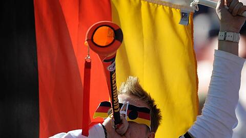 Das Geräusch der WM, die Vuvuzela: In machen Stadien der Liga ist sie verboten.