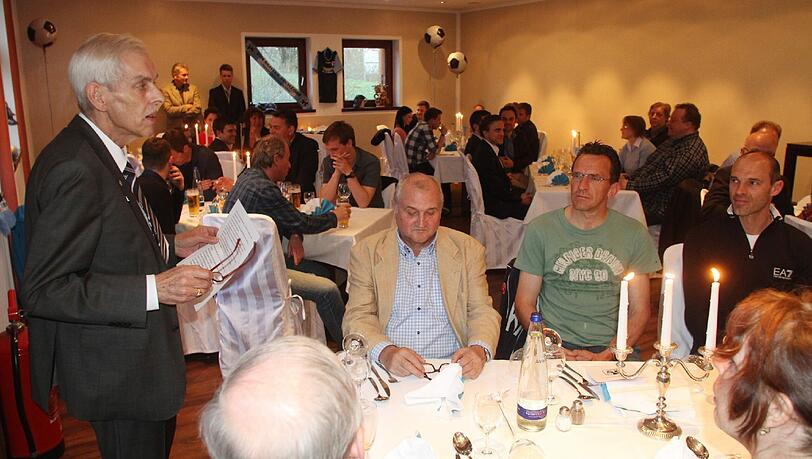 Dieter Schneider bei seiner Abschiedsrede in Karlsfeld. Dieter Schneider bei seiner Abschiedsrede in Karlsfeld.