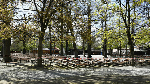 Der größte Biergarten der Stadt - ebenfalls geschlossen: Der Biergarten im Hirschgarten. Klicken Sie sich durch die Bilder.