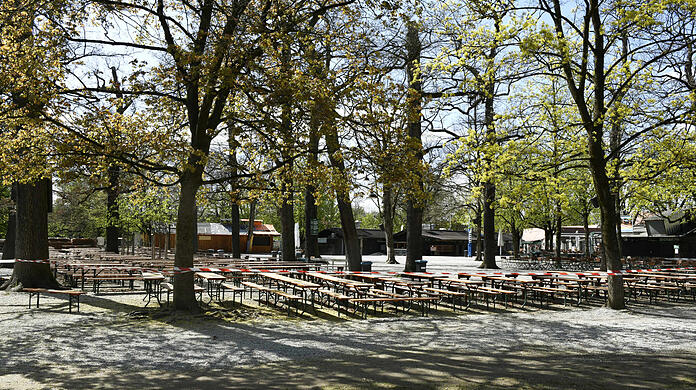 Der größte Biergarten der Stadt - ebenfalls geschlossen: Der Biergarten im Hirschgarten. Klicken Sie sich durch die Bilder.