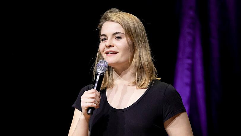 Nach ihrem ersten Kind 2021 ist Comedian Hazel Brugger nun zum zweiten Mal schwanger.
