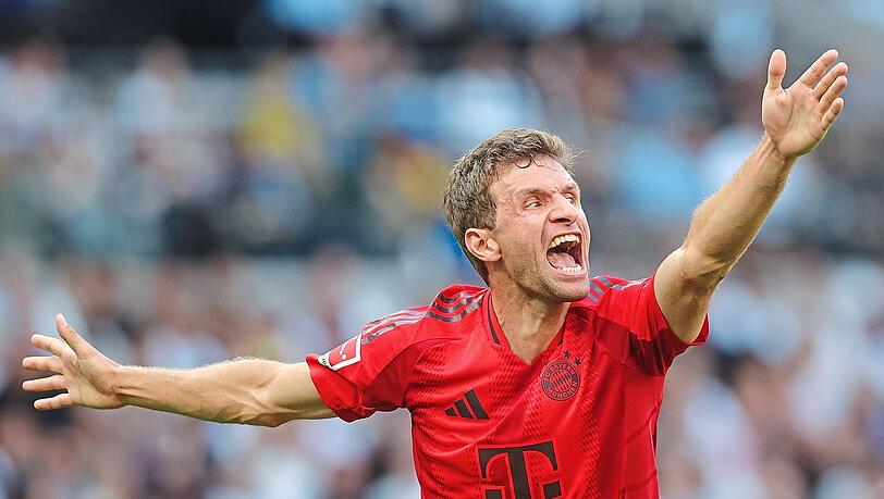 Kurios: Am 15. August 2008 bestreitet Thomas Müller als Einwechselspieler sein erstes Bundesligaspiel - im letzten Vincent Kompanys.