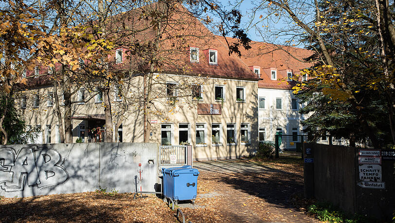 Das ehemalige Kloster am Petuelring soll abgerissen und stattdessen 300 Wohnungen gebaut werden. Aber sind die Pläne noch aktuell? Das ehemalige Kloster am Petuelring soll abgerissen und stattdessen 300 Wohnungen gebaut werden. Aber sind die Pläne noch aktuell?
