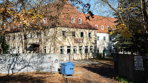 Das ehemalige Kloster am Petuelring soll abgerissen und stattdessen 300 Wohnungen gebaut werden. Aber sind die Pläne noch aktuell? Das ehemalige Kloster am Petuelring soll abgerissen und stattdessen 300 Wohnungen gebaut werden. Aber sind die Pläne noch aktuell?