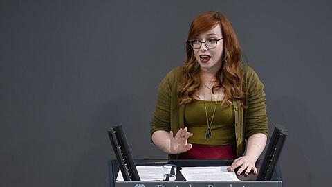 Die Linken-Abgeordnete Kathrin Gebel spricht &uuml;ber Gewalt gegen Frauen und dabei auch &uuml;ber ein eigenes Erlebnis.