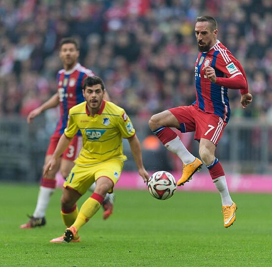 Franck Ribery - Note 3 - Nach seiner Verletzung zum zweiten Mal in Folge in der Startelf. Fand lange Zeit aber nicht wirklich ins Spiel. Die Rückwärtsbewegung gehört nach wie vor nicht zu seinen Lieblingsdisziplinen. Konnte mit seinen Dribblings kaum Akzente setzen.