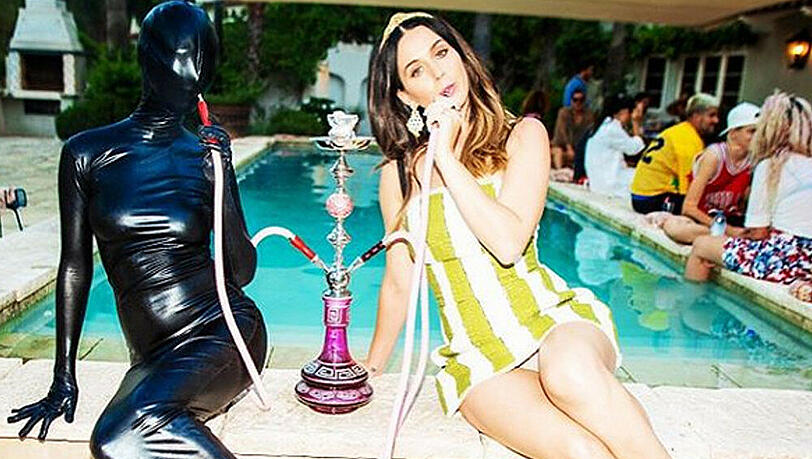 Katy Perry hatte offensichtlich viel Spaß auf einer Poolparty Katy Perry hatte offensichtlich viel Spaß auf einer Poolparty