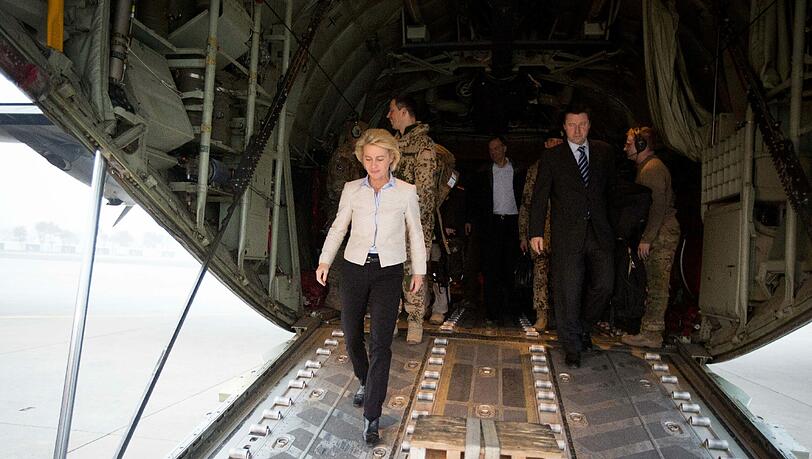 Die Verteidigungsministerin zu Besuch in Pakistans Hauptstadt Islamabad. Die Verteidigungsministerin zu Besuch in Pakistans Hauptstadt Islamabad.