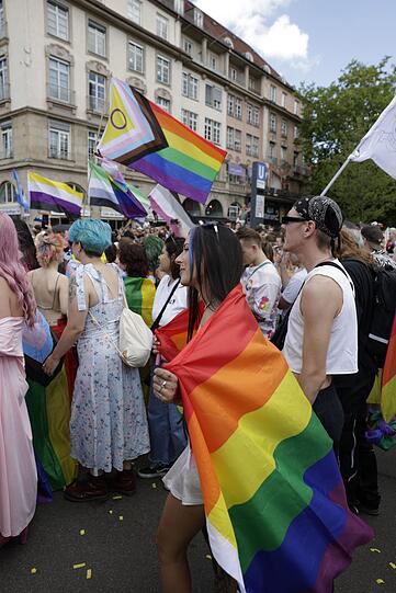 Fröhliche Teilnehmer bei der CSD-Parade in München.