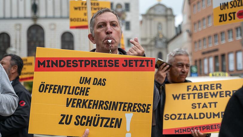 Im Kreisverwaltungsausschuss ging es um Mindestpreise f&uuml;r Fahrdienstanbieter wie Uber oder Bolt. (Archivbild)