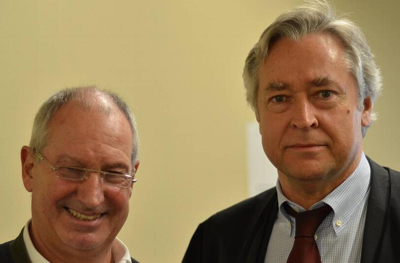 Juwelier Jürgen Lippl mit seinem Anwalt Roland Hasl vor dem Münchner Amtsgericht.