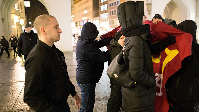 Auch der verurteilte Rechtsextremist Karl-Heinz Statzberger nahm an der Demo teil.