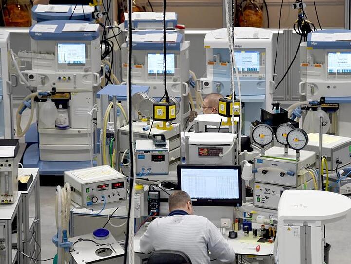 Eine Produktionshalle der "Zukunftsfabrik" von Dräger in Lübeck.