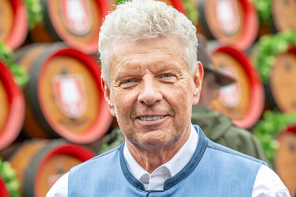 Für Oberbürgermeister Dieter Reiter gehören die Schanigärten zum Münchner Lebensgefühl. Er will sie retten. Für Oberbürgermeister Dieter Reiter gehören die Schanigärten zum Münchner Lebensgefühl. Er will sie retten.
