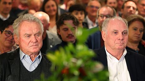 Sepp Maier (l) und Uli Hoeneß können auf eine lange gemeinsame Vergangenheit zurückblicken.