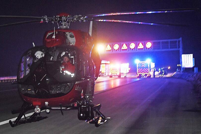Auf der A8 bei Brunnthal kam es in der Nacht auf Samstag zu einem heftigen Unfall.