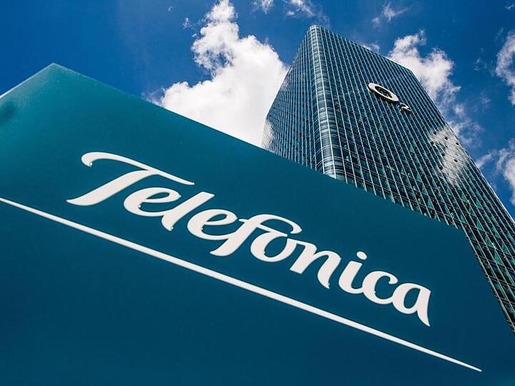 Das Logo des Telekommunikationsanbieters Telefonica. Foto: Lino Mirgeler/dpa/Archivbild