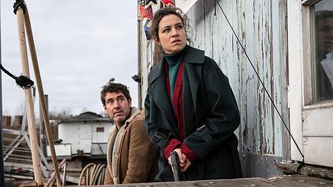 Was wir verbergen - Ein Fall für Katharina Tempel": Georg König (Stephan Szász) und Katharina Tempel (Franziska Hartmann) suchen bei Prolife21 nach Spuren.