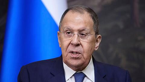 In einem Interview wiederholte der russische Außenminister Sergej Lawrow die bisherigen Forderungen Moskaus für ein Ende des Kriegs gegen die Ukraine. (Archivbild)