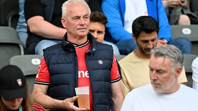 Florian Wirtz' Vater und Berater Hans hatte engen Kontakt zum FC Bayern. Florian Wirtz' Vater und Berater Hans hatte engen Kontakt zum FC Bayern.