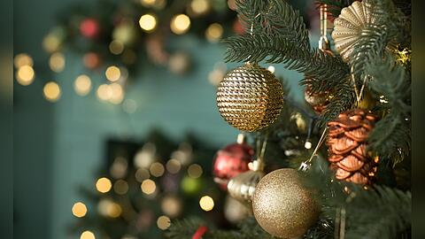 Auch bei Weihnachtskugeln verändern sich die Trends Jahr für Jahr.