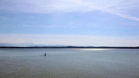 Die Frau wurde aus dem Starnberger See gerettet. (Symbolbild)