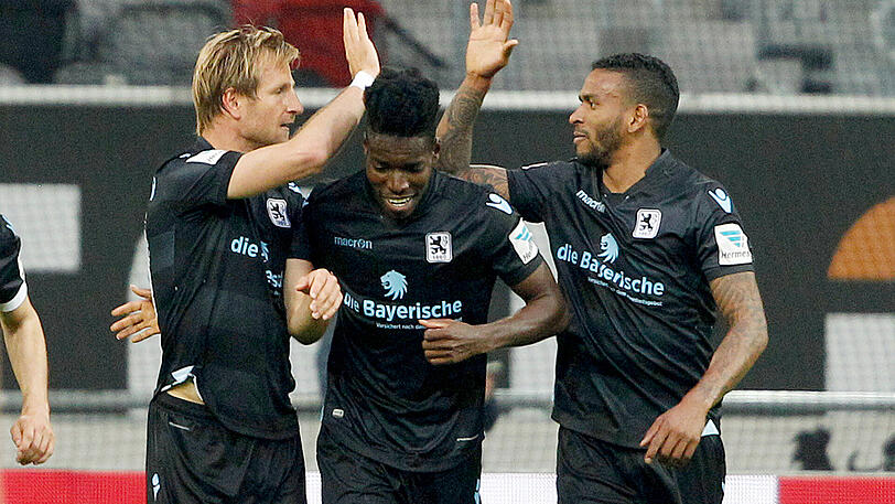 Die Löwen bejubeln den Führungstreffer gegen Düsseldorf durch Stefan Aigner.