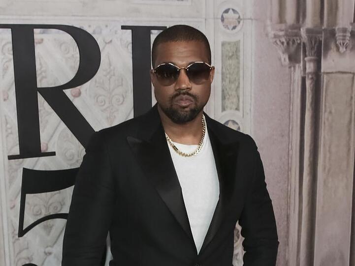 Der US-Rapper Kanye West hat nach dem gewaltsamen Tod des Afroamerikaners George Floyd eine Millionenspende für schwarze Opfer von Gewalt angekündigt.
